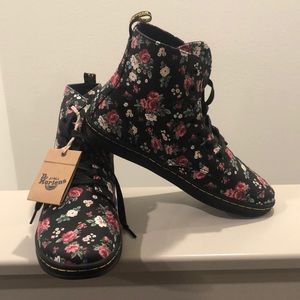 Dr. Martens Airwear floral boots NWT